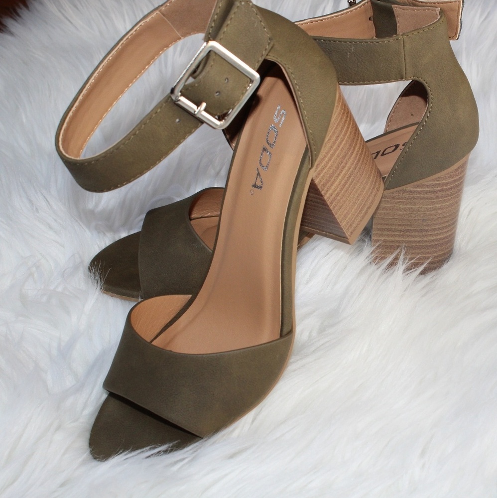 Olive" shoes - Picture 3 of 3